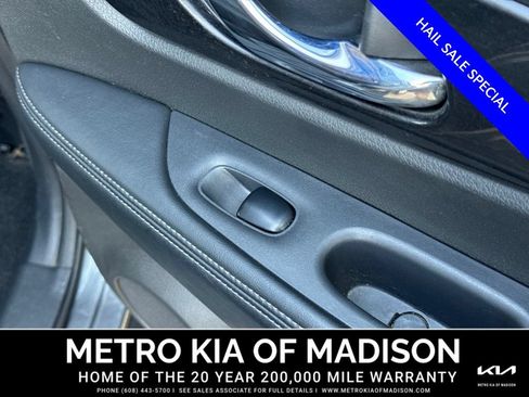Used 2017 Nissan Rogue SV AWD/4WD image 39