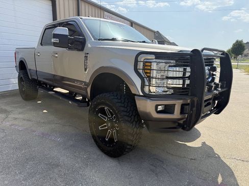 Used 2018 Ford F250 King Ranch w/ FX4 Off-Road Package AWD/4WD image 12