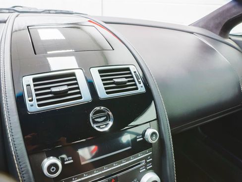 Used 2011 Aston Martin V12 Vantage Coupe image 57