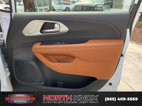 New 2026 Chrysler Pacifica Pinnacle image 29