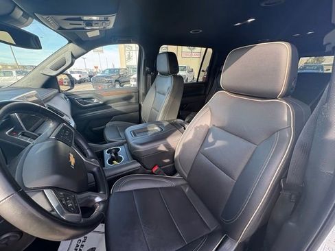 Used 2023 Chevrolet Suburban Premier image 9