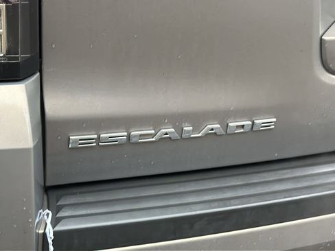 Used 2019 Cadillac Escalade ESV Premium Luxury image 19