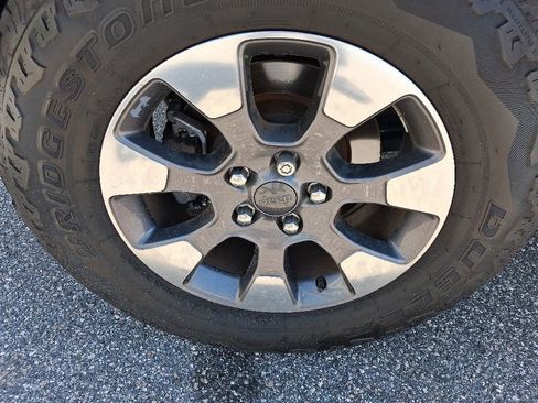 Used 2019 Jeep Wrangler Unlimited Sahara AWD/4WD image 15