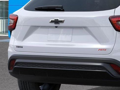 New 2026 Chevrolet Trax RS w/ Sunroof Package image 32