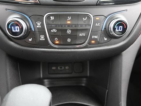 Used 2024 Chevrolet Equinox RS AWD/4WD image 21