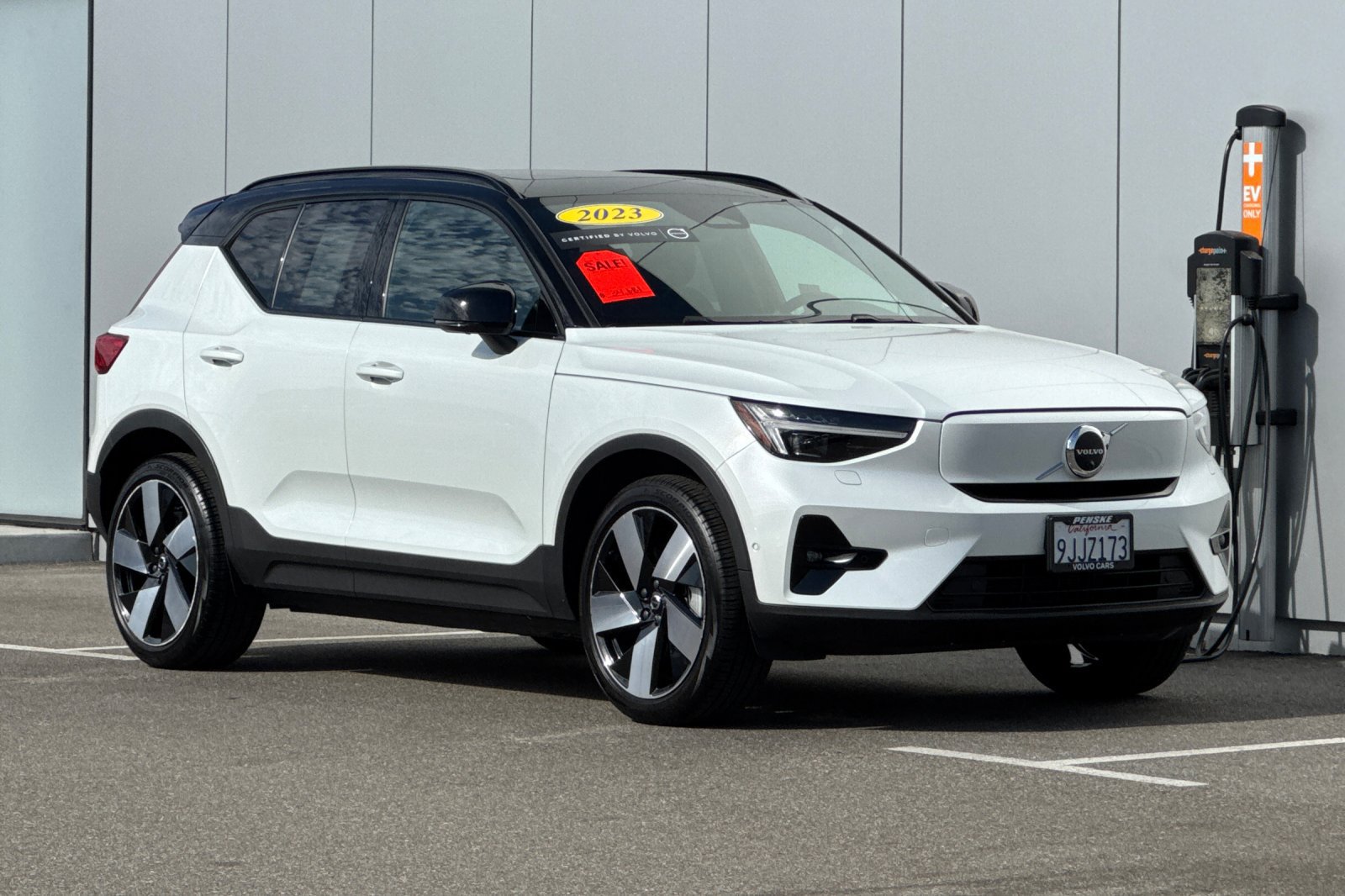 Used 2023 Volvo XC40 Recharge Ultimate w/ Protection Package Premier AWD/4WD image 7
