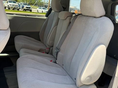 Used 2013 Toyota Sienna LE FWD image 17