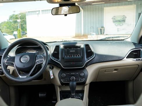 Used 2019 Jeep Cherokee Latitude w/ Popular Appearance Group FWD image 10