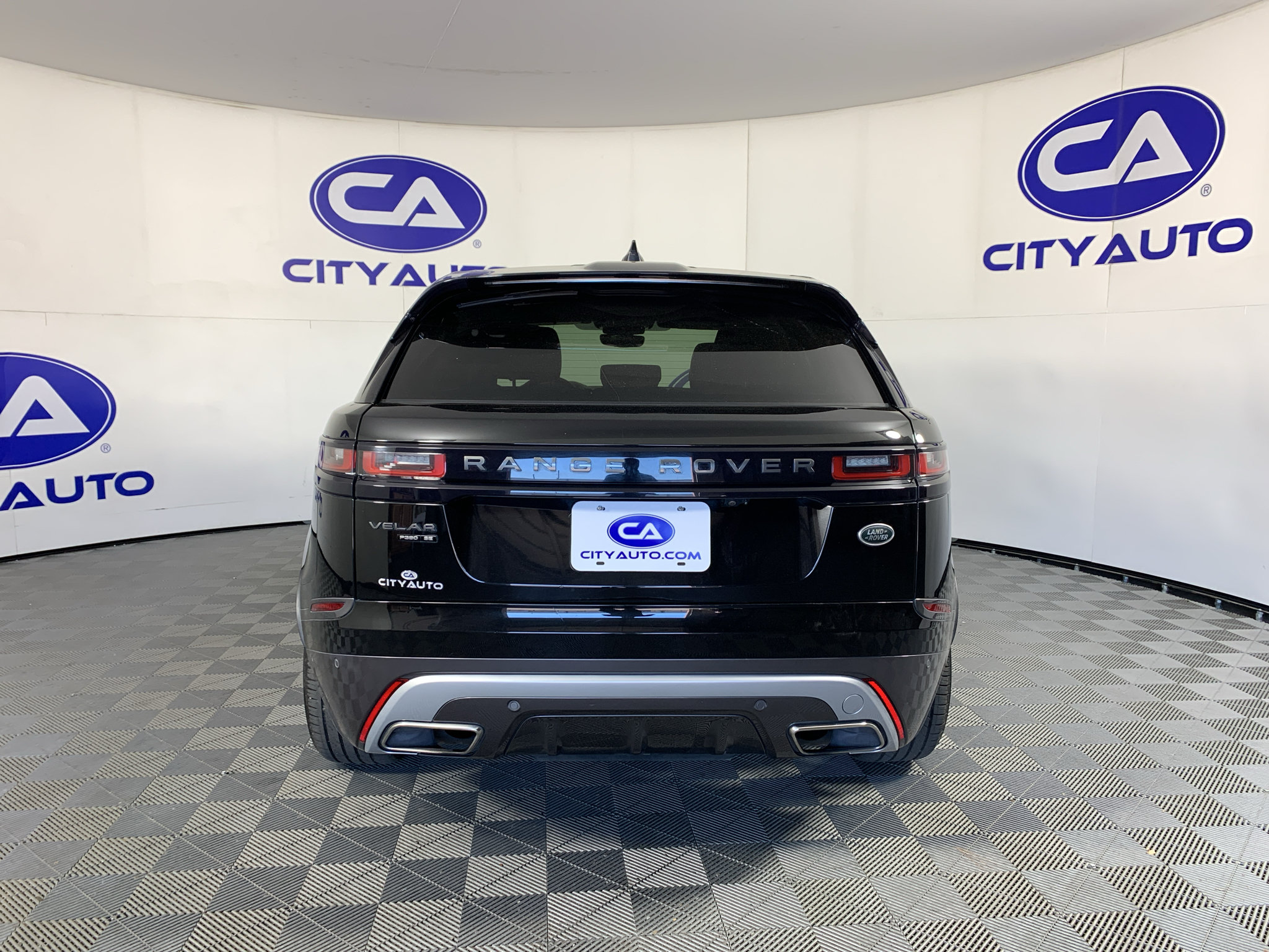 Used 2018 Land Rover Range Rover Velar R-Dynamic SE AWD/4WD image 4