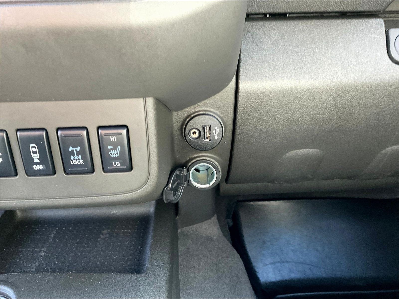 Certified 2020 Nissan Frontier PRO-4X w/ Pro-4x Utility Package AWD/4WD image 19