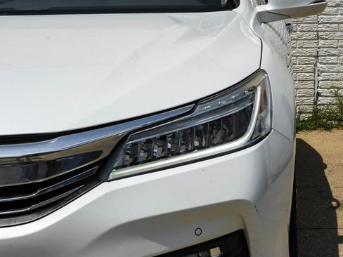 Used 2016 Honda Accord Touring image 39