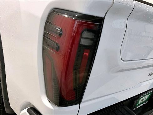 Used 2024 GMC Sierra 2500 AT4 w/ AT4 Premium Plus Package AWD/4WD image 13