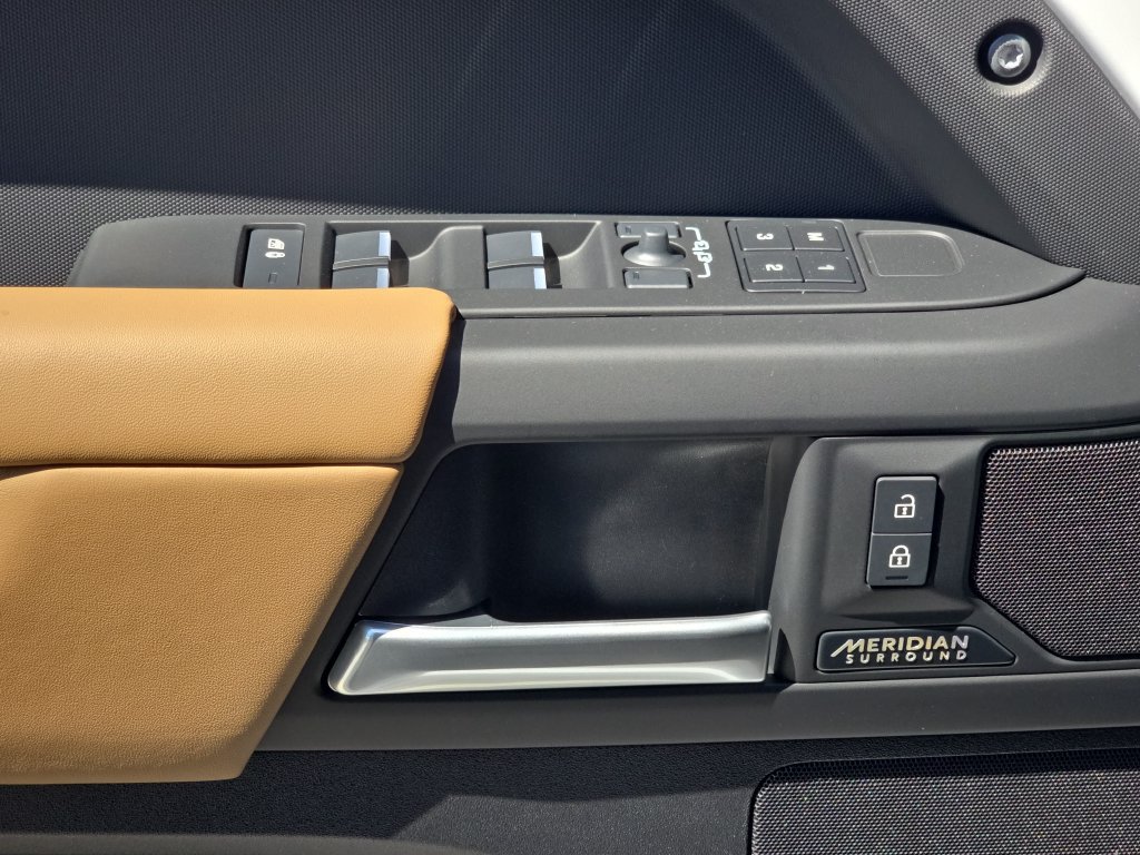 New 2026 Land Rover Defender 110 X-Dynamic SE AWD/4WD image 27