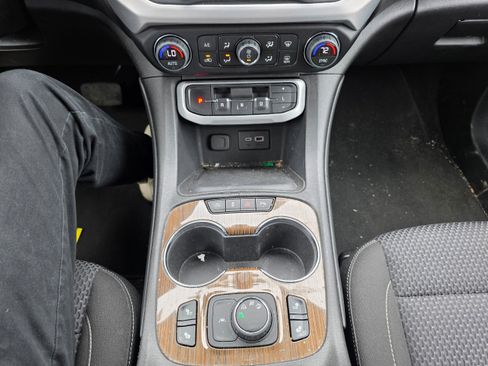 Used 2023 GMC Acadia SLE w/ Driver Convenience Package image 12