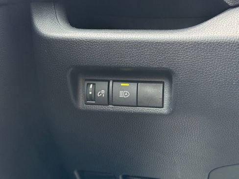 Used 2020 Toyota RAV4 LE image 27