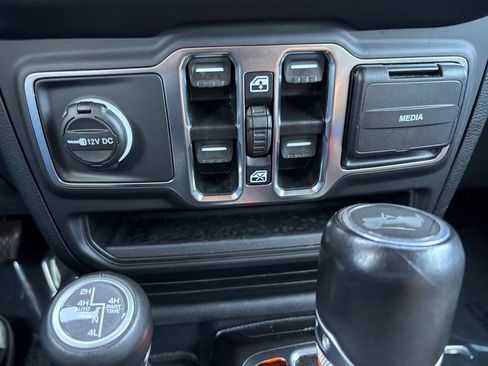 Used 2021 Jeep Wrangler Unlimited Sahara w/ Cold Weather Group AWD/4WD image 35