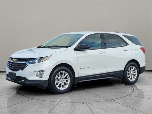 Used 2019 Chevrolet Equinox LS w/ LS Convenience Package image 3