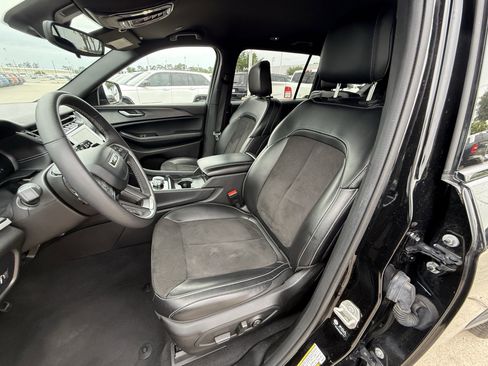 Used 2023 Jeep Grand Cherokee L Laredo image 27