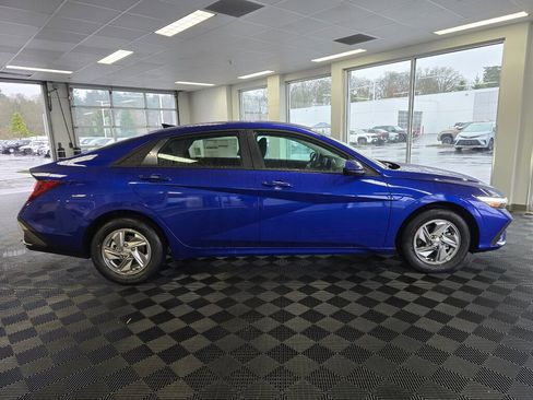 New 2026 Hyundai Elantra SE image 3
