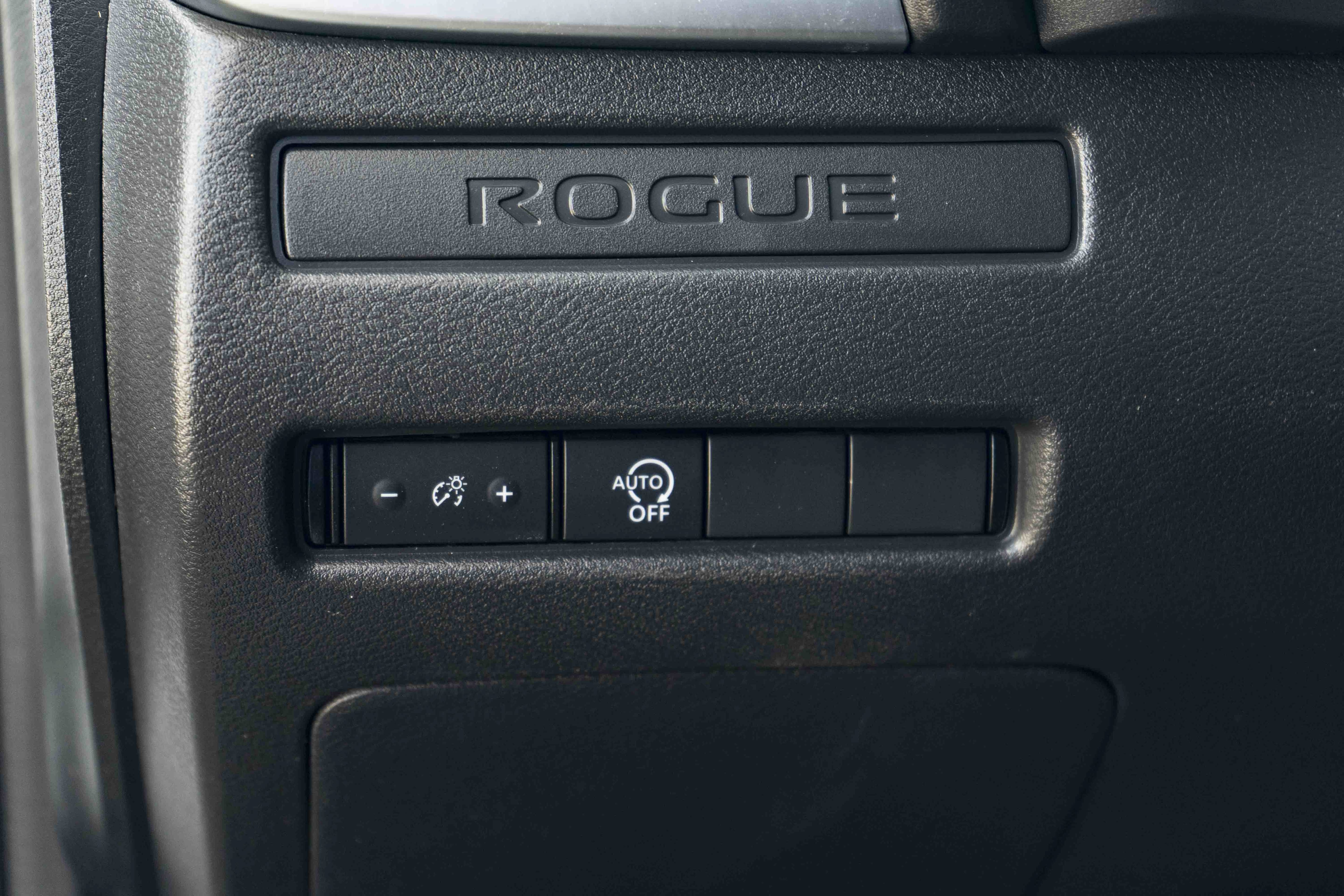 Used 2025 Nissan Rogue S FWD image 35