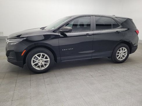 Used 2022 Chevrolet Equinox LS AWD/4WD image 2