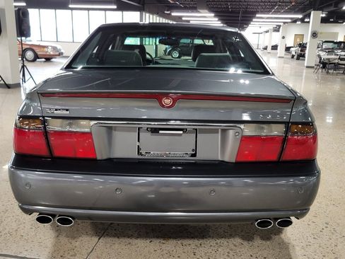 Used 2004 Cadillac Seville SLS w/ Preferred Equipment Group FWD image 3