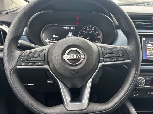 Used 2025 Nissan Versa SV FWD image 24