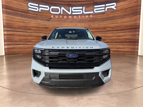 New 2025 Ford Expedition Active image 9