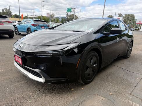 Used 2024 Toyota Prius Prime FWD image 4