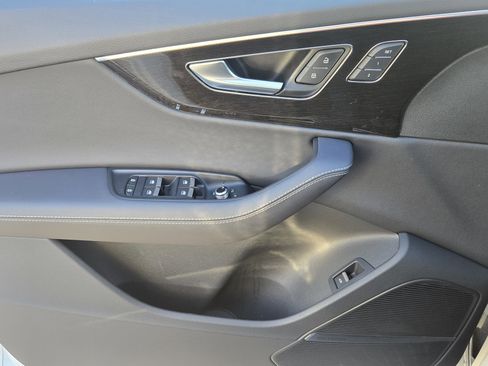 Used 2025 Audi Q7 3.0T Premium Plus image 31