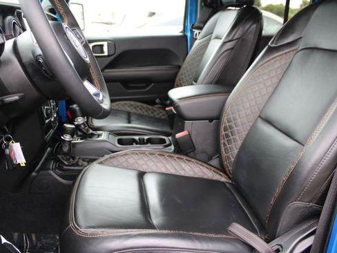 Used 2023 Jeep Wrangler Unlimited Sahara AWD/4WD image 38