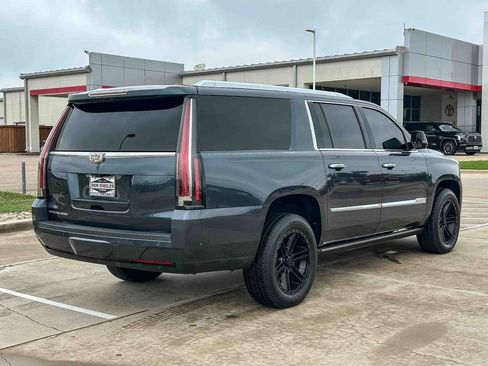 Used 2020 Cadillac Escalade ESV Premium Luxury RWD image 2