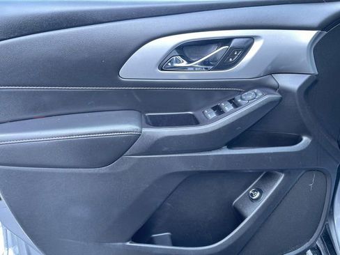 Used 2020 Chevrolet Traverse LT image 21