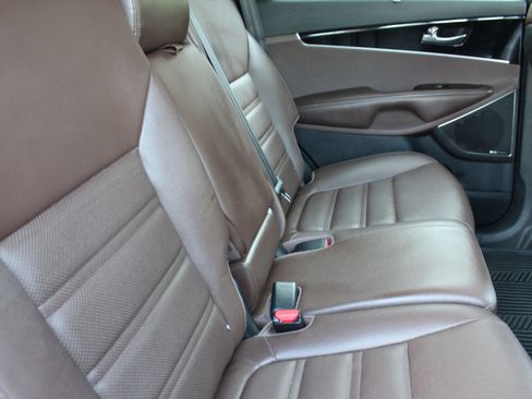 Used 2019 Kia Sorento SX AWD/4WD image 16
