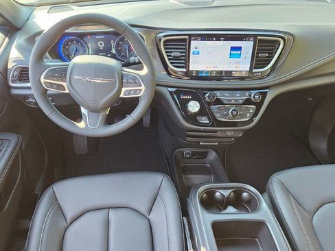 New 2026 Chrysler Pacifica Select image 8