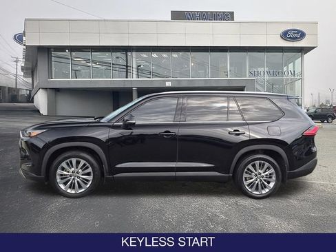 Used 2024 Toyota Grand Highlander AWD image 3