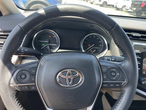 Used 2020 Toyota Camry XLE FWD image 32