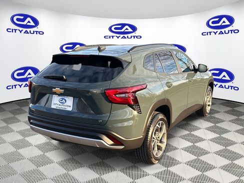 Used 2025 Chevrolet Trax LT image 3