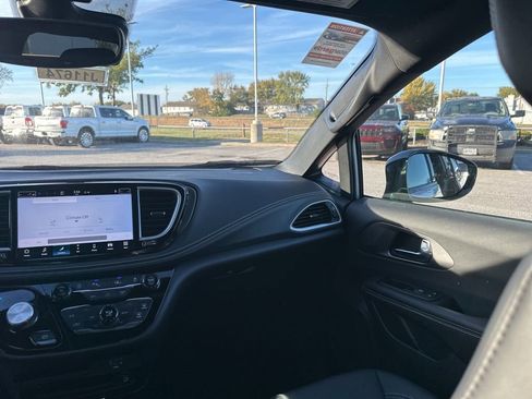 New 2026 Chrysler Pacifica Select image 53