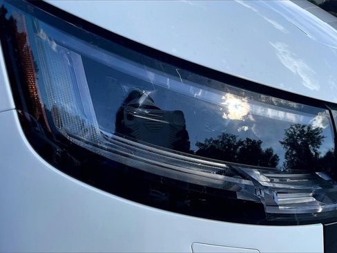 Used 2023 Land Rover Range Rover SE image 27