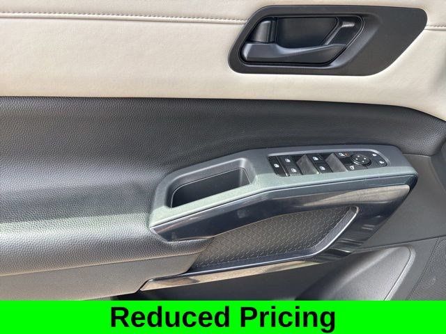 Used 2024 Nissan Pathfinder SV AWD/4WD image 13