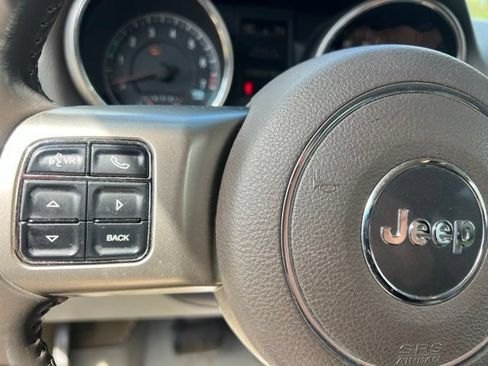 Used 2011 Jeep Grand Cherokee Laredo AWD/4WD image 23