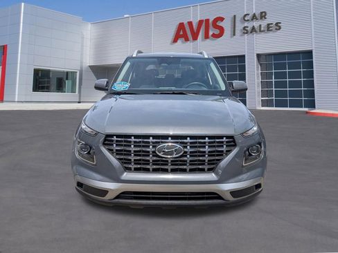 Used 2025 Hyundai Venue SEL FWD image 2