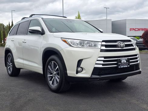 Used 2017 Toyota Highlander XLE AWD/4WD image 7