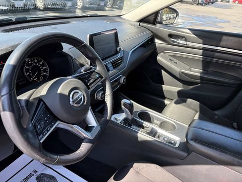 Used 2019 Nissan Altima 2.5 SV FWD image 12