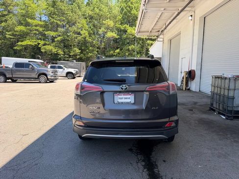 Used 2018 Toyota RAV4 XLE FWD image 6
