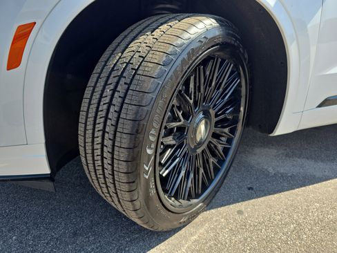 New 2025 Cadillac XT6 Luxury FWD image 36