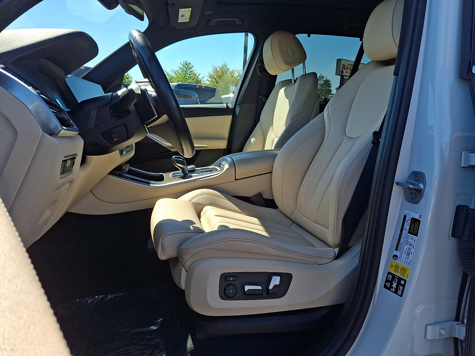 Used 2022 BMW X5 xDrive40i w/ Parking Assistance Package AWD/4WD image 13