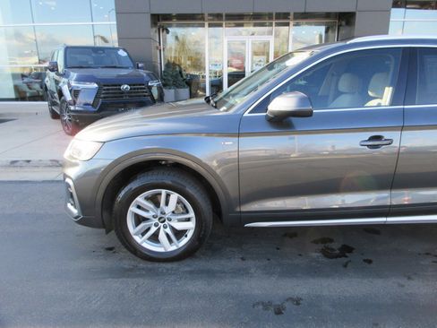 Used 2022 Audi Q5 2.0T Premium image 2