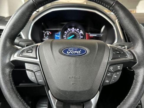 Used 2018 Ford Edge Titanium image 25